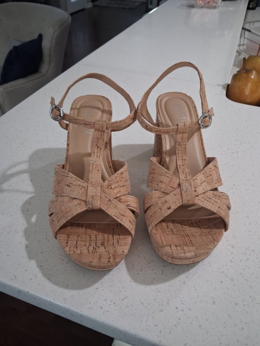 Kenneth Cole Reaction Reina T-Strap Sandals – Size 5 (BNWT) - Picture 2 of 6